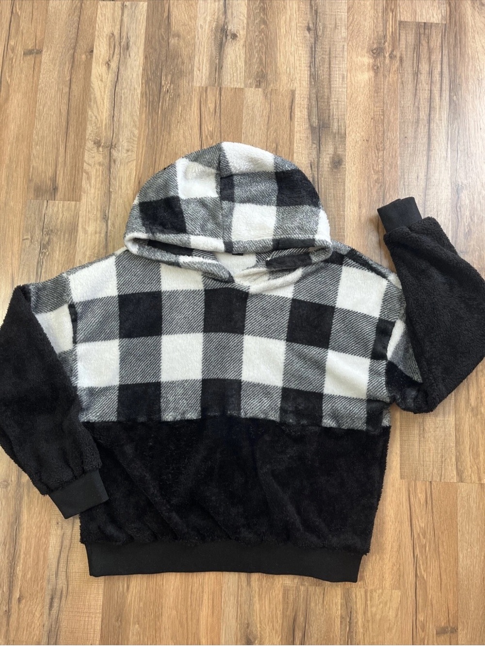 Shein Black and White Plaid Fleece Hooded Pullover
